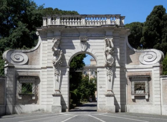 Villa Celimontana park in Rome - image 3