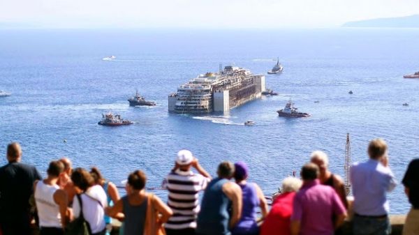 Concordia continues on its final voyage - image 2