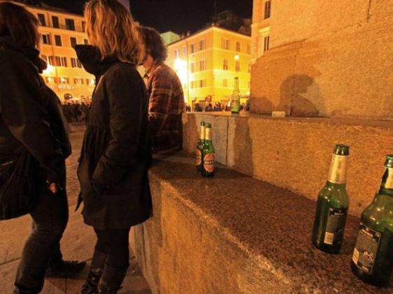 Drinking can be dangerous in Rome - image 2