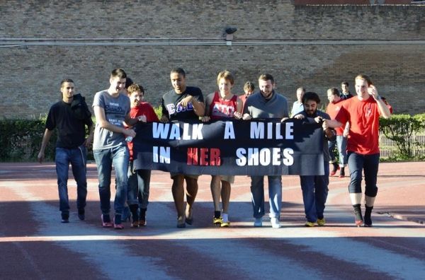 Men in Rome march to protest violence against women - image 1