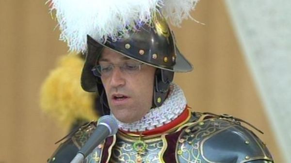 Pope Francis dismisses head of Swiss Guards - image 2