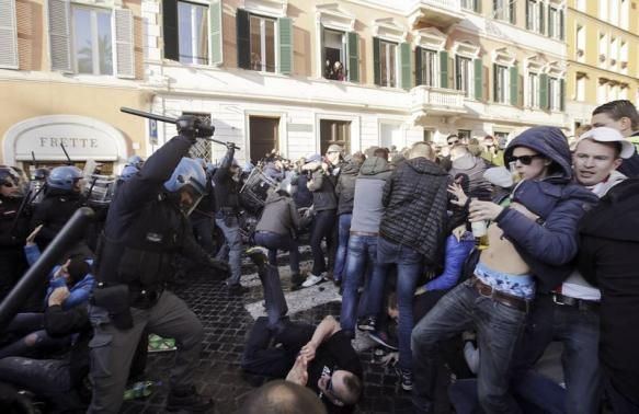 Dutch football hooligans wreak havoc in Rome - image 4