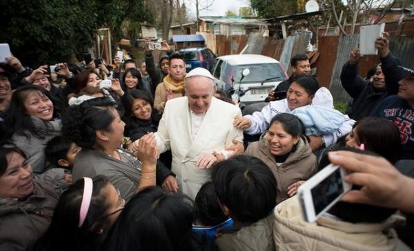 Pope Francis makes surprise visit to Rome shantytown - image 1