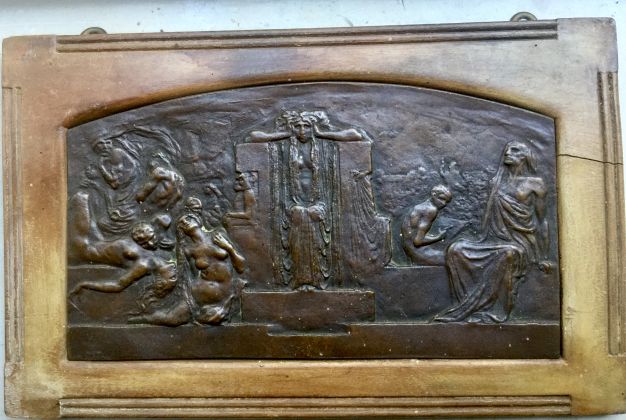 Bronze plaque with lamenting figures in relief sculpted by LEONARDO (Turin, 1859-1933) - image 1