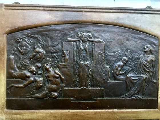 Bronze plaque with lamenting figures in relief sculpted by LEONARDO (Turin, 1859-1933) - image 3