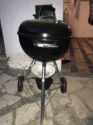 WEBER ORIGINAL KETTLE PLUS CHARCOAL BARBECUE - image 4