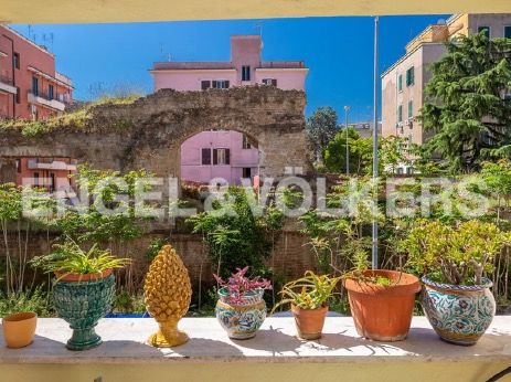 Renovated apartment for rent in Via dei Pioppi - image 1