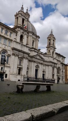 Rome: Grass grows in deserted Piazza Navona - image 13