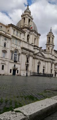 Rome: Grass grows in deserted Piazza Navona - image 11