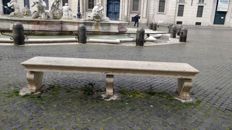 Rome: Grass grows in deserted Piazza Navona - image 12