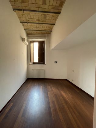 2-room flat near the Roman Forum - image 9