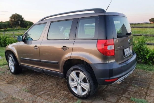 2011 SKODA (VW) YETI ADVENTURE 4X4 2.0 TDI  -  DIPLOMATIC PLATES - image 3