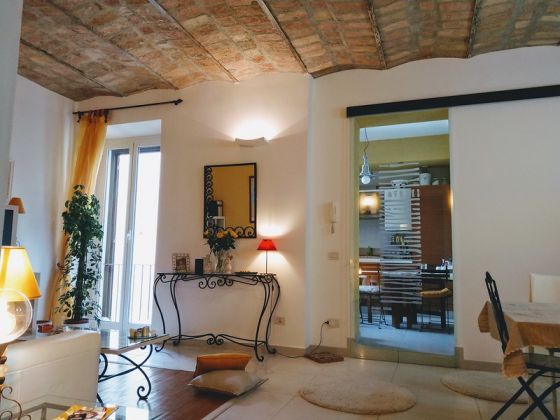 Furnished 2-bedroom Trastevere via Mameli - image 5