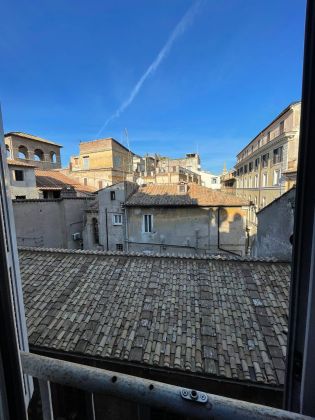 2-bedroom 2-bath extremely bright flat near Piazza Navona - image 9