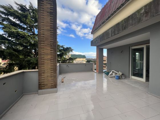 Penthouse with terrace Fleming - image 3