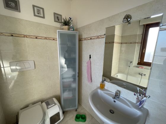 Bright 3-bedroom top floor apartment with terrace Ardeatina - image 16