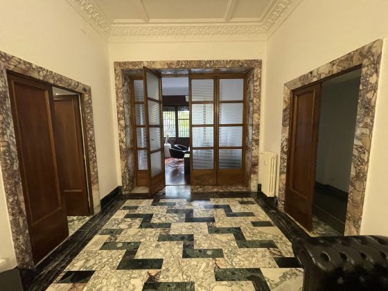 Elegant 4-bedroom apartment near Villa Torlonia - image 7
