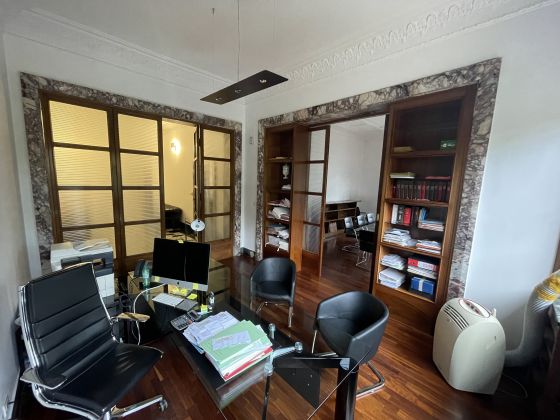 Elegant 4-bedroom apartment near Villa Torlonia - image 4