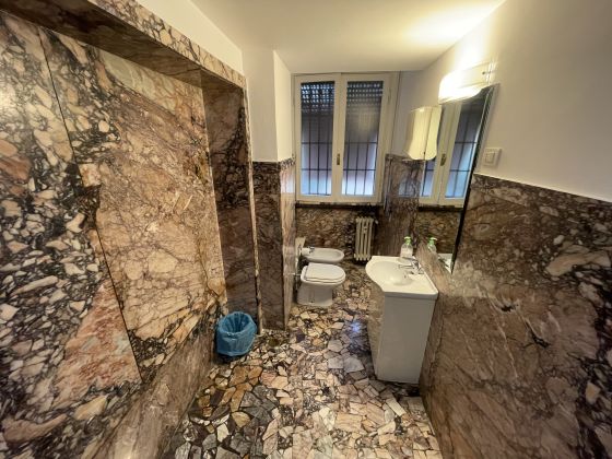 Elegant 4-bedroom apartment near Villa Torlonia - image 11