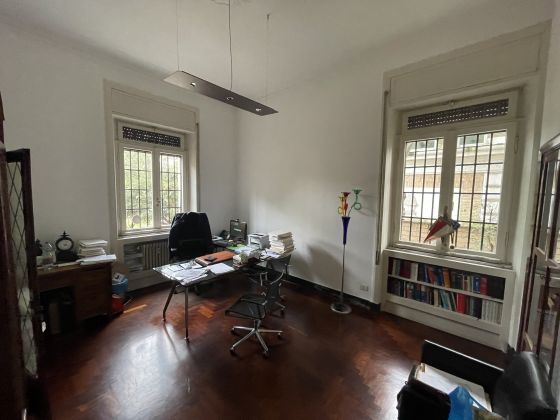Elegant 4-bedroom apartment near Villa Torlonia - image 12