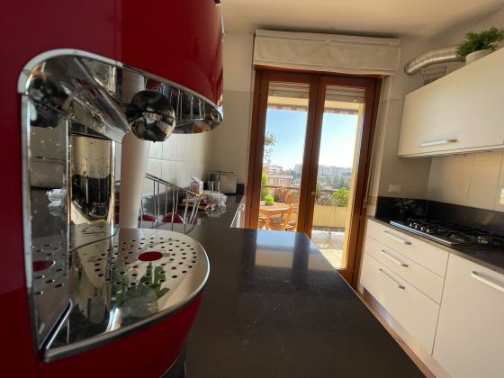 Bright 3-bedroom top floor apartment with terrace Ardeatina - image 18