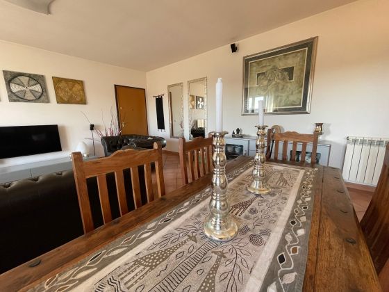 Bright 3-bedroom top floor apartment with terrace Ardeatina - image 19