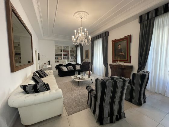 Pinciano - Spectacular, elegant 4-bedroom flat with parking - image 3