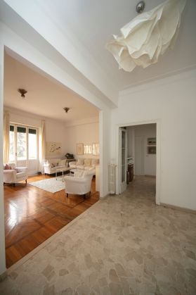 Rome: Charming furnished apartment in a quiet and exclusive street in the elegant Parioli area - image 3