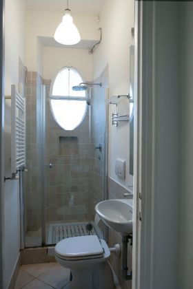 Rome: Charming furnished apartment in a quiet and exclusive street in the elegant Parioli area - image 5