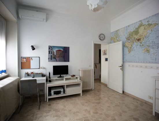 Rome: Charming furnished apartment in a quiet and exclusive street in the elegant Parioli area - image 13