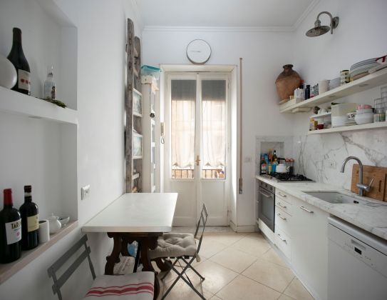 Rome: Charming furnished apartment in a quiet and exclusive street in the elegant Parioli area - image 14
