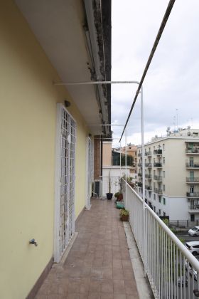 Rome, Italy: Sunny furnished apartment for rent in elegant Parioli area - image 11