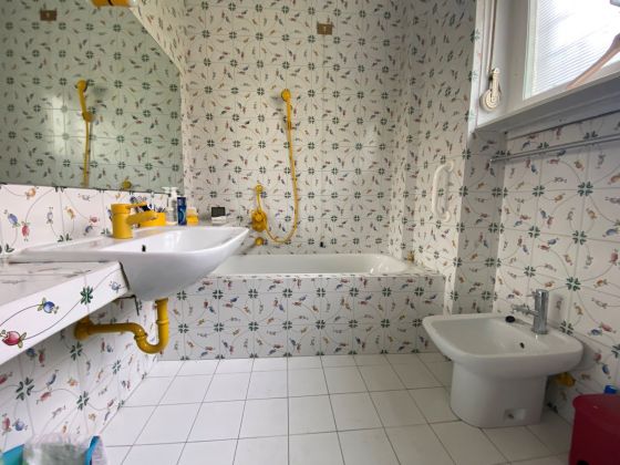 Rome, Italy: Sunny furnished apartment for rent in elegant Parioli area - image 18