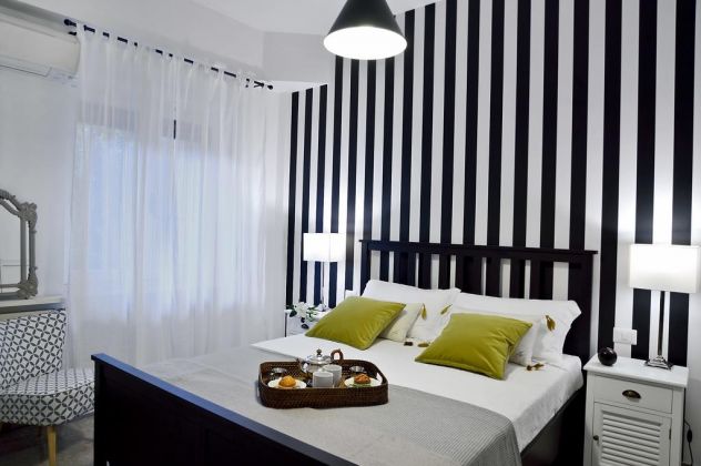 1-bedroom flat (behind FAO) with large patio - image 7