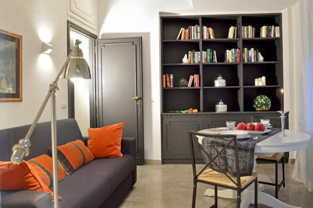 1-bedroom flat (behind FAO) with large patio - image 1