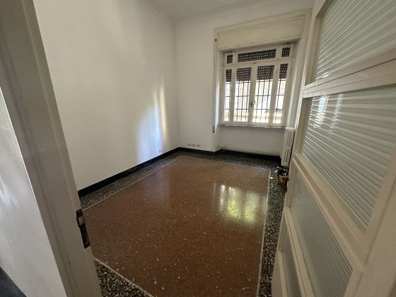 Elegant 4-bedroom apartment near Villa Torlonia - image 9