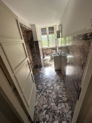 Elegant 4-bedroom apartment near Villa Torlonia - image 11