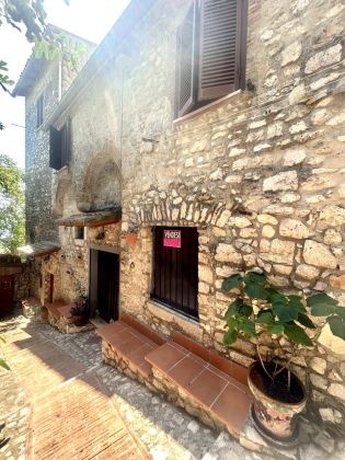 PRIVATE SALE: Stone house with brick fireplace in historical centre of Veroli (FR). Great holiday home! - image 11