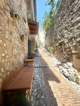 PRIVATE SALE:  Stone house with brick fireplace in historical centre of Veroli (FR). Great holiday home! - image 13