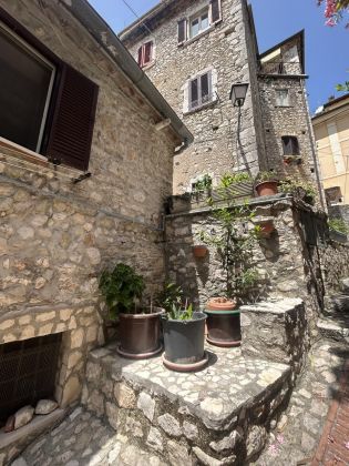 PRIVATE SALE: Stone house with brick fireplace in historical centre of Veroli (FR). Great holiday home! - image 14