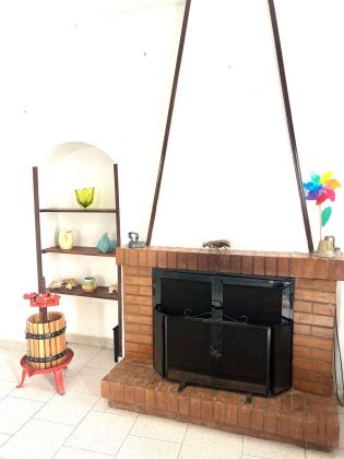 PRIVATE SALE:  Stone house with brick fireplace in historical centre of Veroli (FR). Great holiday home! - image 24