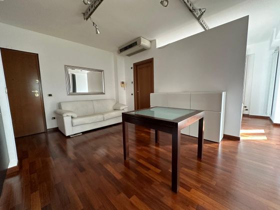 1-bedroom furnished flat with condo pool - image 8