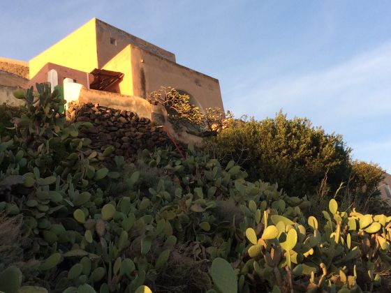 PRIVATE SALE: Authentic Aeolian house with garden - image 1