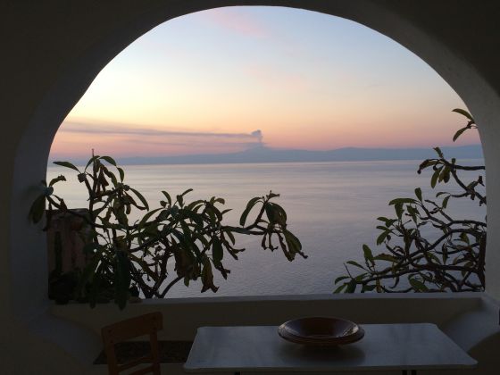 PRIVATE SALE: Authentic Aeolian house with garden - image 3