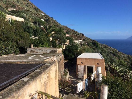 PRIVATE SALE: Authentic Aeolian house with garden - image 5