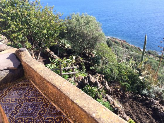 PRIVATE SALE: Authentic Aeolian house with garden - image 6
