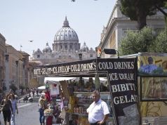 Rome bans street traders from St Peter's