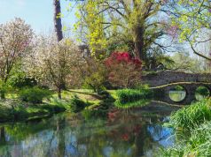 Dylan Thomas poetry in Gardens of Ninfa