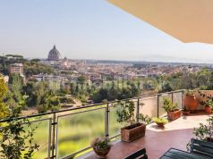 250m2 flat + Terrace with stunning view of St. Peter's Basilica!