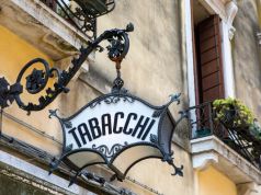 Covid: Italy tobacconists ready to strike over new Green Pass rules
